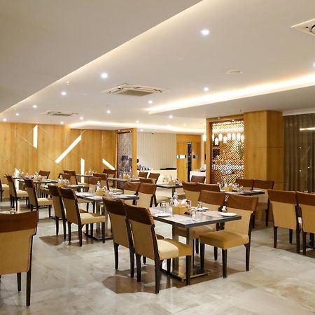 Hotel Ocean Vista Bay Визакхапатнам Екстериор снимка