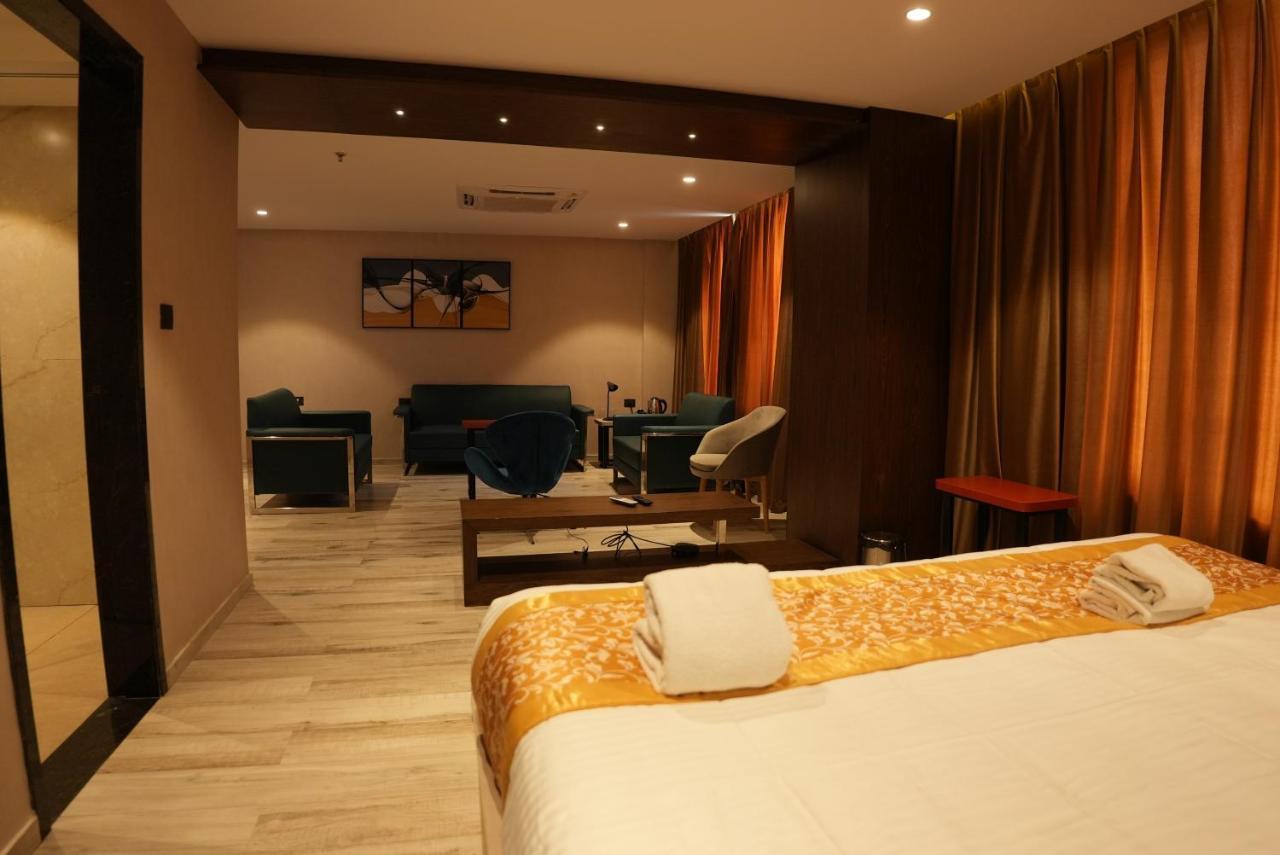 Hotel Ocean Vista Bay Визакхапатнам Екстериор снимка