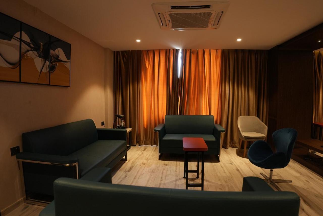 Hotel Ocean Vista Bay Визакхапатнам Екстериор снимка