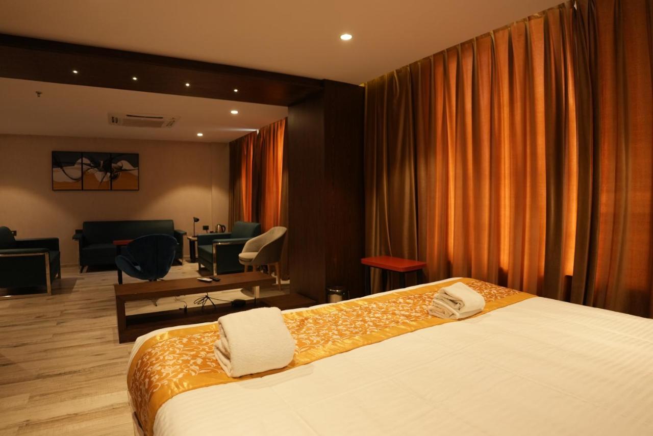 Hotel Ocean Vista Bay Визакхапатнам Екстериор снимка