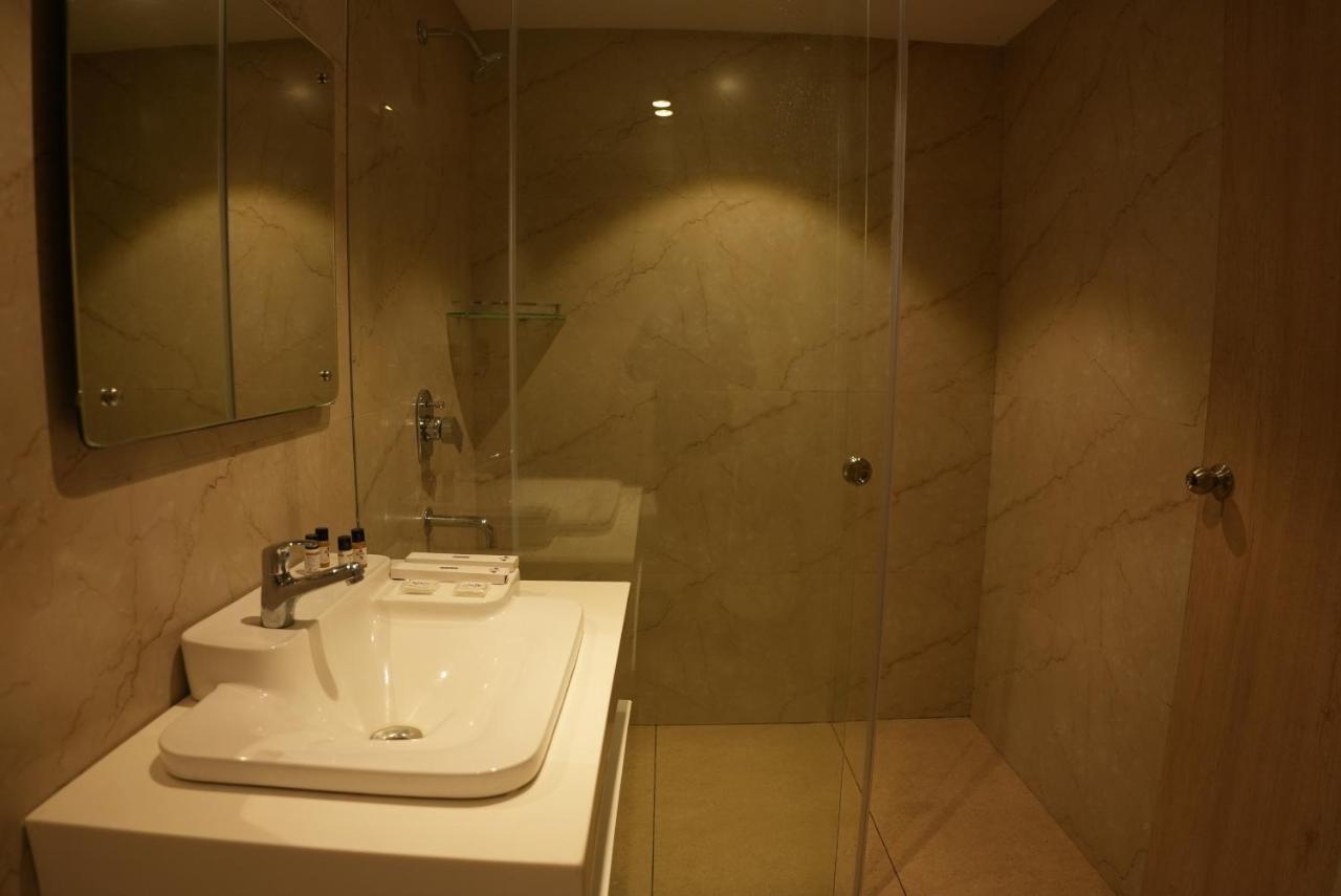 Hotel Ocean Vista Bay Визакхапатнам Екстериор снимка