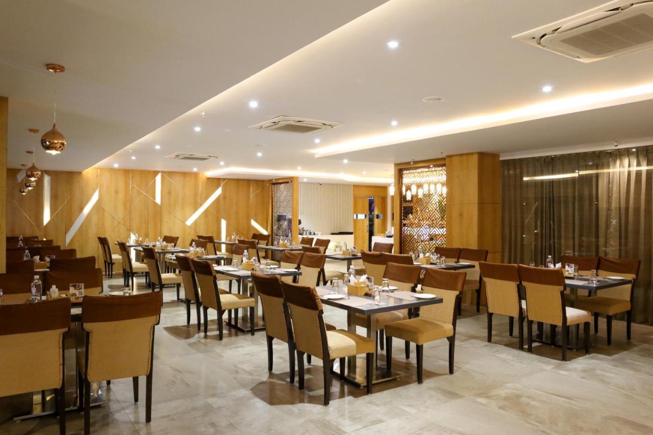 Hotel Ocean Vista Bay Визакхапатнам Екстериор снимка